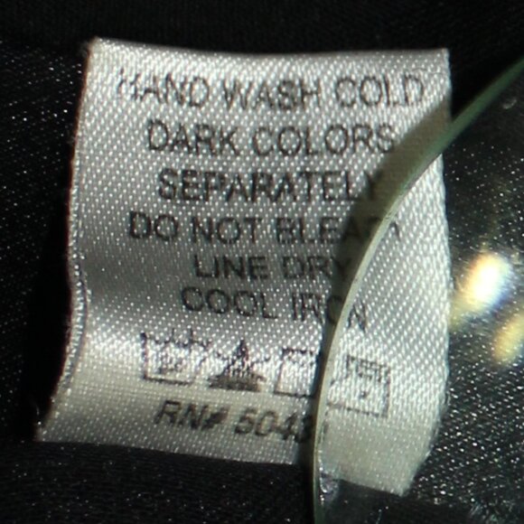 Marilyn Monroe by Warner's Womens  Black Sheet Dragon Embroidered Robe sz Medium - Picture 7 of 7